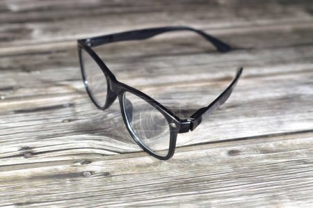 Brille, Brille oder Brille, Sehbrille mit Gläsern, die typischerweise zur Sehkorrektur verwendet werden, z. B. mit Lesebrille und Brille für Kurzsichtigkeit, Schutzbrille