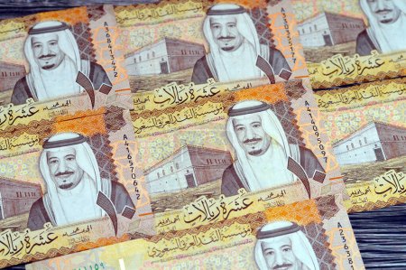 Arabie Saoudite 10 SAR dix rials saoudiens billets d'argent comptant avec la photo du roi Abdullah Bin AbdulAziz Al Saud, palais Murabba et le roi AbdulAziz Quartier financier dans la région d'Al Aqeeq de Riyad