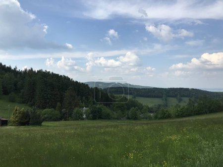 beau fond du paysage tchèque, montagnes Rychlebsk, Jeseniky, printemps nature