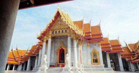 Téléchargez les photos : Le temple de marbre, Wat Benchamabopit Dusitvanaram un point de repère touristique célèbre qui se rapportent à la religion à Bangkok Thaïlande. Incroyable concept de voyage Thaïlande - en image libre de droit
