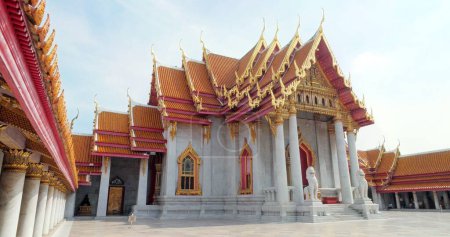 Téléchargez les photos : Le temple de marbre, Wat Benchamabopit Dusitvanaram un point de repère touristique célèbre qui se rapportent à la religion à Bangkok Thaïlande. Incroyable concept de voyage Thaïlande - en image libre de droit
