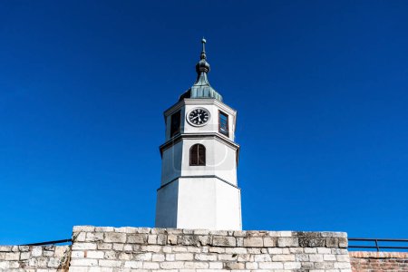Téléchargez les photos : Tour de l'horloge au-dessus de Stambol gate. Forteresse de Belgrade, Serbie. - en image libre de droit