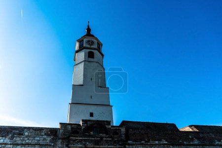 Téléchargez les photos : Tour de l'horloge au-dessus de Stambol gate. Forteresse de Belgrade, Serbie. - en image libre de droit