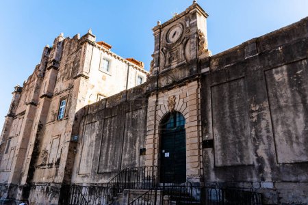 Foto de DUBROVNIK, CROACIA - 16 DE OCTUBRE DE 2022: Collegium Ragusinum, considerado el mejor conjunto barroco de edificios en Dubrovnik, y - según muchos - en toda Dalmacia. - Imagen libre de derechos