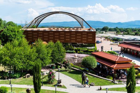 Foto de SKOBELEVO, BULGARIA - AUGUST 27, 2022: View of the Damascena complex. - Imagen libre de derechos