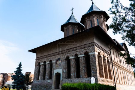 Foto de The Big Royal Church from the Royal Court of Targoviste, Romania. - Imagen libre de derechos