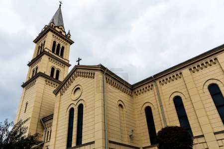 Foto de La Iglesia Católica Romana "San José" construida en 1894. Sighisoara, Rumania. - Imagen libre de derechos