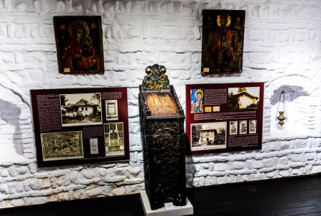 Téléchargez les photos : PLOIESTI, ROMANIA - APRIL 30, 2023: Museum 'Casa de targovet' from the 18th - 19th Centuries. Hagi Prodan house. - en image libre de droit