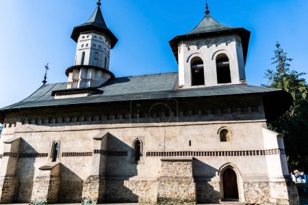 Téléchargez les photos : Eglise Saint Nicolae Prajescu à Suceava sur la rue Mihai Viteazul. Roumanie. - en image libre de droit