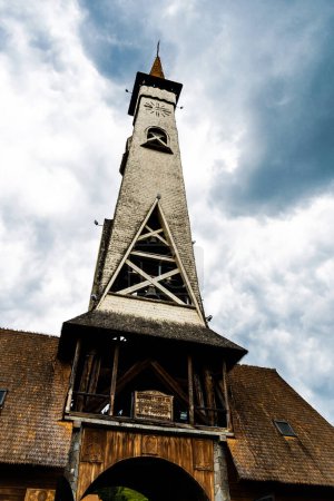 Foto de DORNA-ARINI, ROMANIA - 26 de junio de 2023: El Monasterio de la Protección de la Madre de Dios. Condado de Suceava, Bucovina. - Imagen libre de derechos