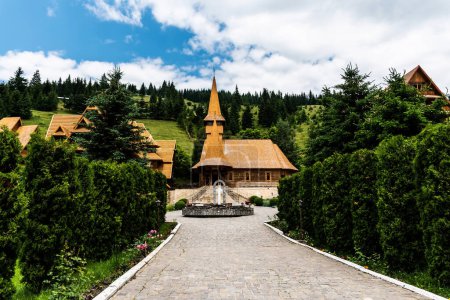 Foto de El Monasterio de la Protección de la Madre de Dios. Condado de Suceava, Bucovina. Dorna-Arini, Rumania. - Imagen libre de derechos