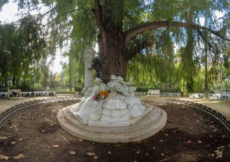 Téléchargez les photos : Monument dédié au poète Gustavo Adolfo Becquer dans la ville de Séville - en image libre de droit