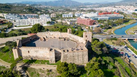 Téléchargez les photos : Vue sur le château de Sohail dans la municipalité de Fuengirola, Andalousie - en image libre de droit