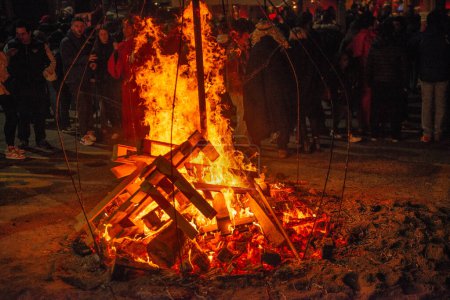 Serina Italien 17. März 2024: Volksfest zur Beseitigung des Winters und für einen versöhnlichen Frühling
