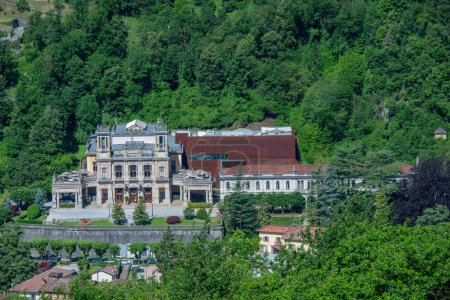 San Pellegrino Terme Italien 1. Juni 2024: Das städtische Casino von San Pellegrino Das Gebäude ähnelt äußerlich dem Casino von Monte Carlo