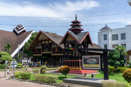 Téléchargez les photos : Aceh maison traditionnelle appelée "Rumoh Aceh" au musée Aceh à Banda Aceh Indonésie - en image libre de droit