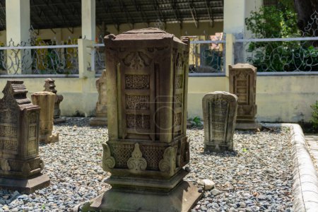 Téléchargez les photos : Cimetière national des héros au musée Aceh à Banda Aceh Indonésie. Aceh tombes historiques - en image libre de droit