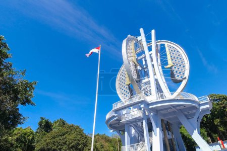 Téléchargez les photos : Aceh, Indonésie - 01 juin 2023 : Monument de zéro kilomètre de l'Indonésie. Le point de repère de l'île de Sabang. Destination touristique populaire en Asie - en image libre de droit