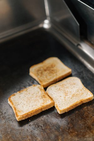 Téléchargez les photos : Cuisine professionnelle à l'hôtel restaurant close-up club sandwichs grillés - en image libre de droit