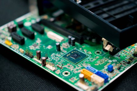 Foto de Verde Sistema electrónico placa base de la computadora chip digital con tecnología de chip de transistor primer plano - Imagen libre de derechos
