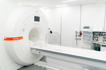 Foto de Una inyección de una máquina de tomografía computarizada ubicada en el centro médico para diagnosticar la salud de los pacientes - Imagen libre de derechos