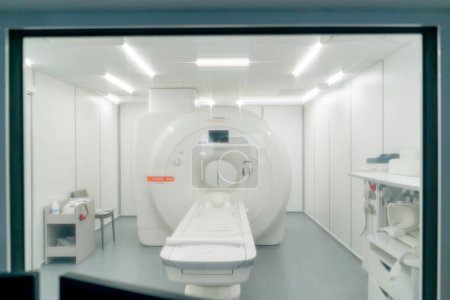 Foto de Una inyección de una máquina de tomografía computarizada ubicada en el centro médico para diagnosticar la salud de los pacientes - Imagen libre de derechos