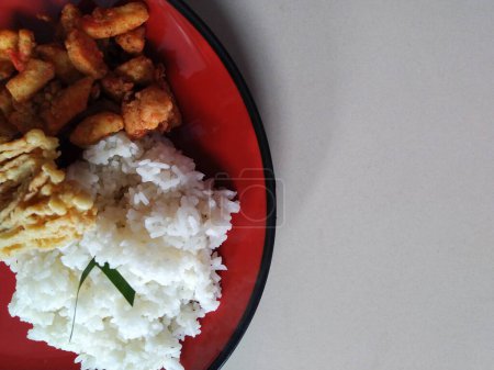 Téléchargez les photos : Enoki champignon balado menu du petit déjeuner de poulet - en image libre de droit