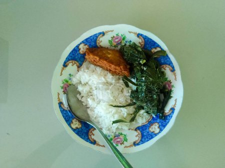 Lunch menu, vegetable rice and tempeh side dish