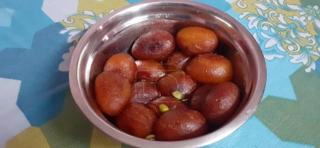 Gulab Jamun ist eine sehr beliebte Süßigkeit in Indien. Es ist bei jeder Gelegenheit in Indien zu verwenden.