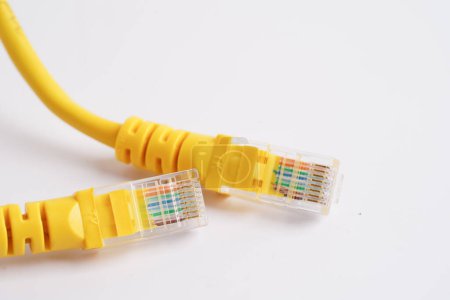 Foto de Red de conexión a Internet por cable Lan, conector rj45 cable Ethernet. - Imagen libre de derechos