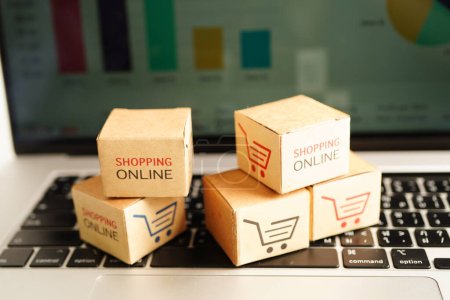 Compras en línea, Cesta de la compra en el ordenador portátil con gráfico, exportación de importación, comercio financiero.