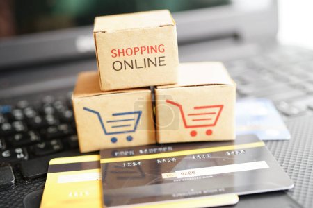 Online-Shopping, Warenkorb-Box mit Kreditkarte, Import-Export, Finanzhandel.