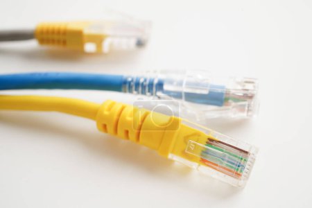 Foto de Cable Ethernet para conectarse al router inalámbrico Enlace a la red de proveedores de servicios de Internet. - Imagen libre de derechos