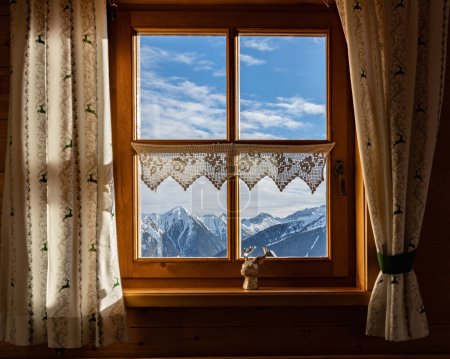 Téléchargez les photos : Morning view of the mountains through a window in a mountain hut, Austria. High quality photo - en image libre de droit