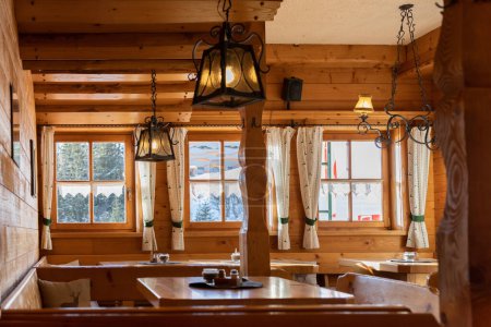 Téléchargez les photos : Part of a guest room with pendant lamps in a wooden house with a view of nature, Austria. High quality photo - en image libre de droit