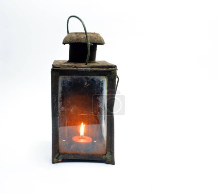 Téléchargez les photos : Lanterne antique à gaz rouillé en verre et métal - en image libre de droit