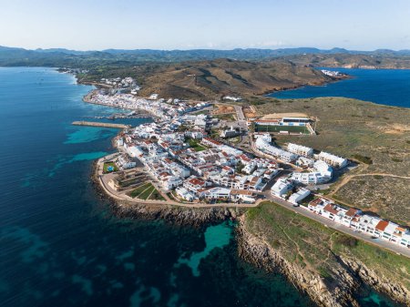 Téléchargez les photos : Vue Aérienne De La Ville De Fornells à Minorque, Îles Baléares - en image libre de droit