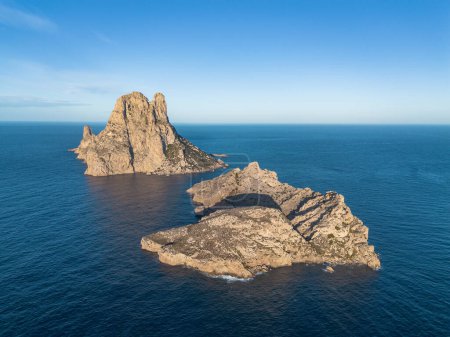 Foto de Islas Es Vedra y Es Vedranell en la costa de Ibiza - Imagen libre de derechos