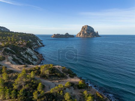 Foto de Vistas aéreas de Es Vedra desde la costa de Ibiza - Imagen libre de derechos