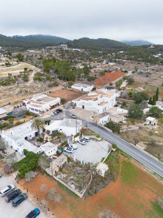 Téléchargez les photos : Santa Agnes de Corona vue aérienne, petit village et paroisse île d'Ibiza - en image libre de droit