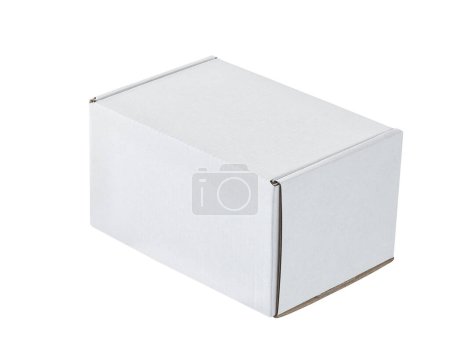 Téléchargez les photos : White box isolated. Cardboard box for delivery service, moving, package or gifts isolated on a white background.  cardboard box side side. - en image libre de droit