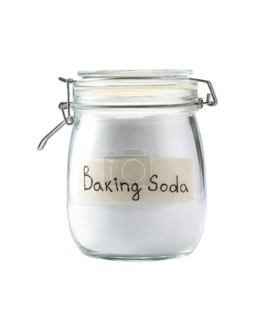 Foto de Bicarbonato de sodio en un frasco de almacenamiento de vidrio aislado sobre fondo blanco. - Imagen libre de derechos