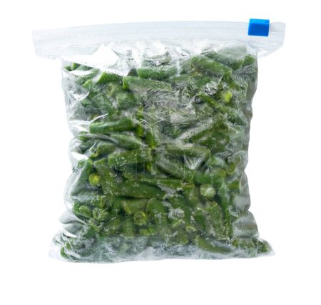 Téléchargez les photos : Légumes surgelés dans un sac en plastique. Haricots verts congelés dans un sac en plastique. Congélation des légumes. - en image libre de droit