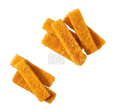 Foto de Dedos de pescado frito dorado desmenuzado en palos aislados sobre fondo blanco. - Imagen libre de derechos