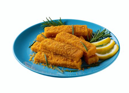 Téléchargez les photos : Croustillant pané doigts de poisson frits avec chapelure sur une plaque bleue isolée sur fond blanc. - en image libre de droit