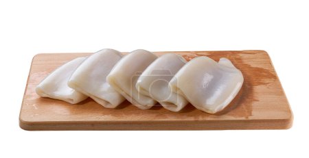 Foto de Filete fresco de calamar o sepia en tabla de cortar aislado sobre fondo blanco. - Imagen libre de derechos