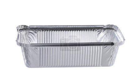 Foto de Caja de comida de aluminio desechable aislada sobre fondo blanco. forma redonda de la lámina para alimentos aislados - Imagen libre de derechos