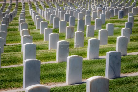Foto de Lápidas de cementerio militar para militares y mujeres de los Estados Unidos - Imagen libre de derechos