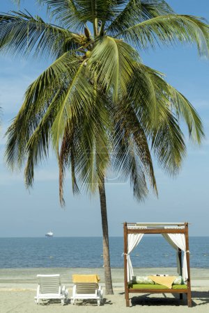 Foto de Cabaña en la orilla de la playa Bello Horizonte para descansar. Santa Marta, Magdalena, Colombia. - Imagen libre de derechos