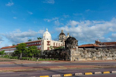 Téléchargez les photos : Cartagena, Bolivar, Colombie. 3 novembre 2021 : Architecture de l'église San Pedro de Claver. - en image libre de droit